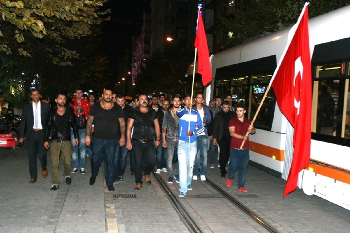 Eskişehir\'de Türk Bayraklı Yürüyüş