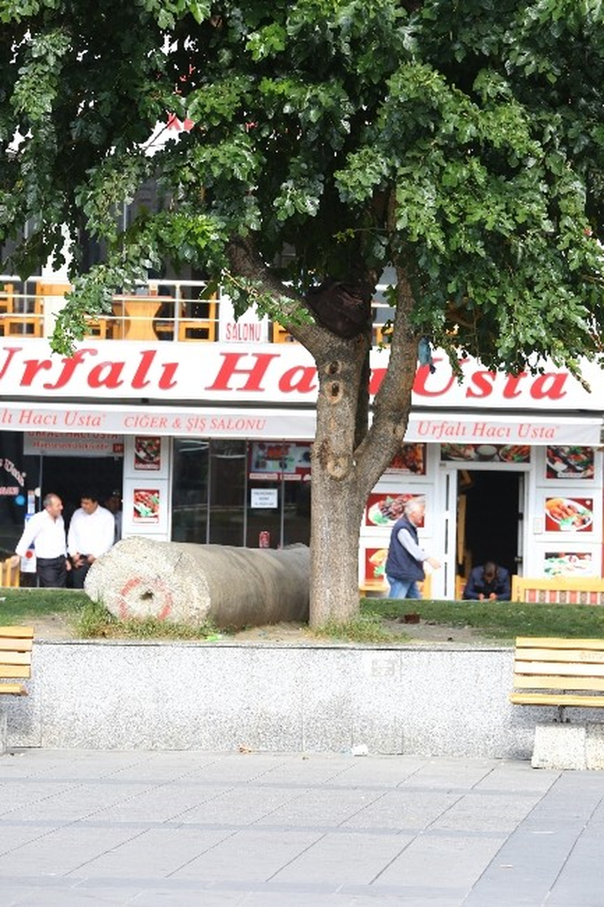 Fatih\'te Hdp\'nin Eylemi Öncesi Şüpheli Çanta Paniği