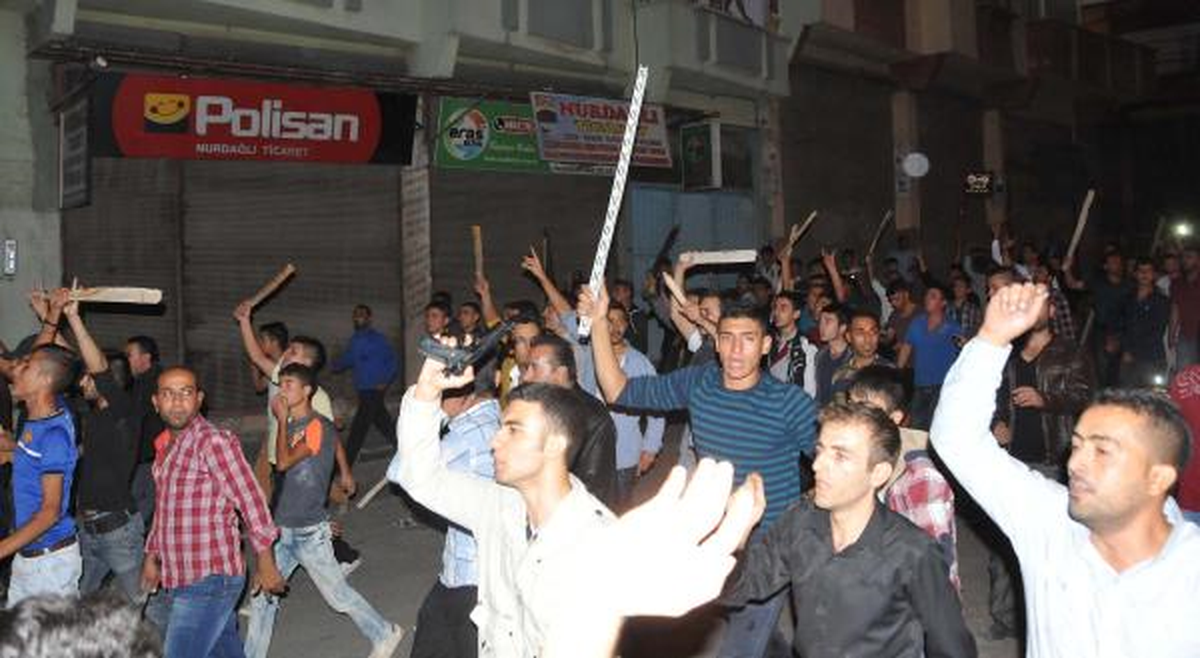 Gaziantep\'te Kobani Eyleminde Karşıt Gruplar Çatıştı: 1\'i Polis, 11 Yaralı
