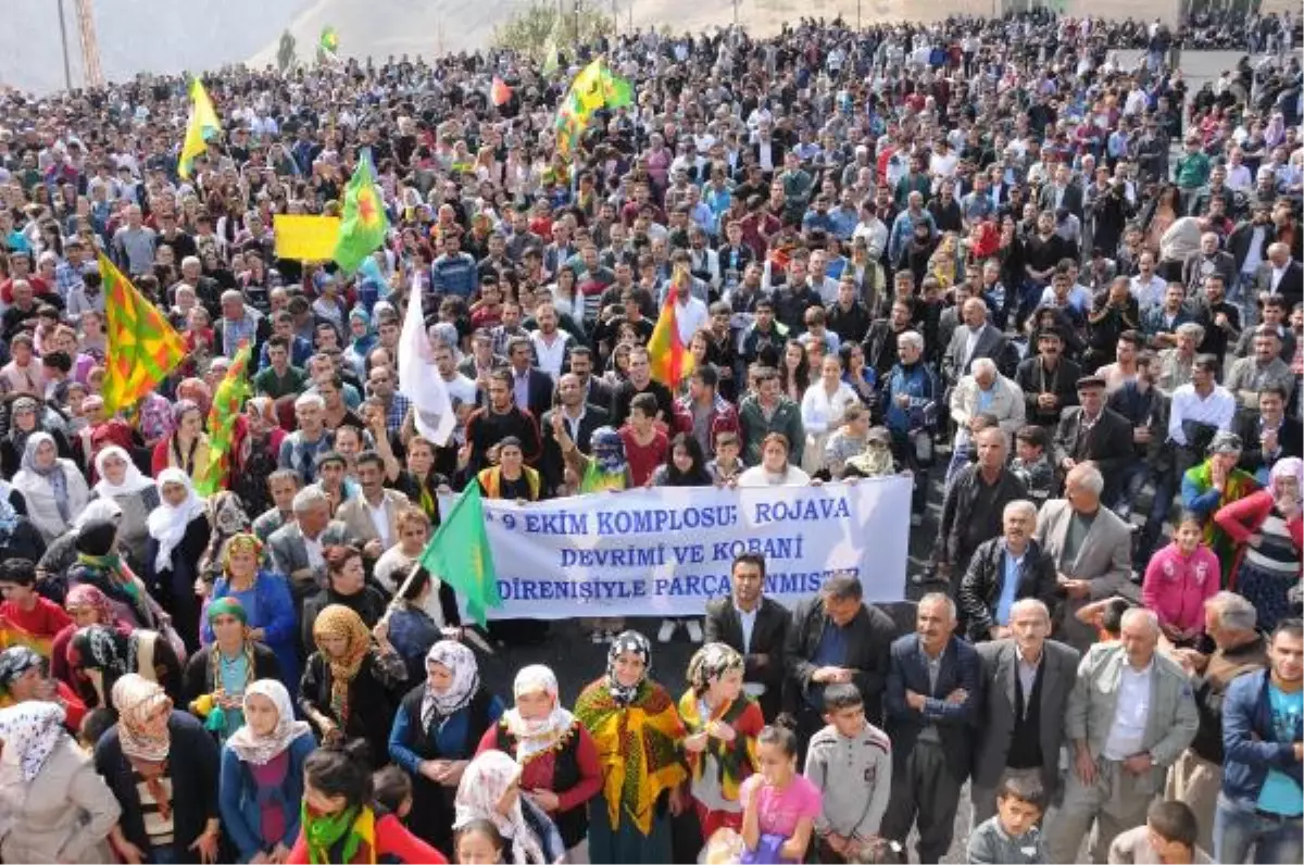 Hakkari\'de 15 Bin Kişi İşid\'i Protesto İçin Yürüdü