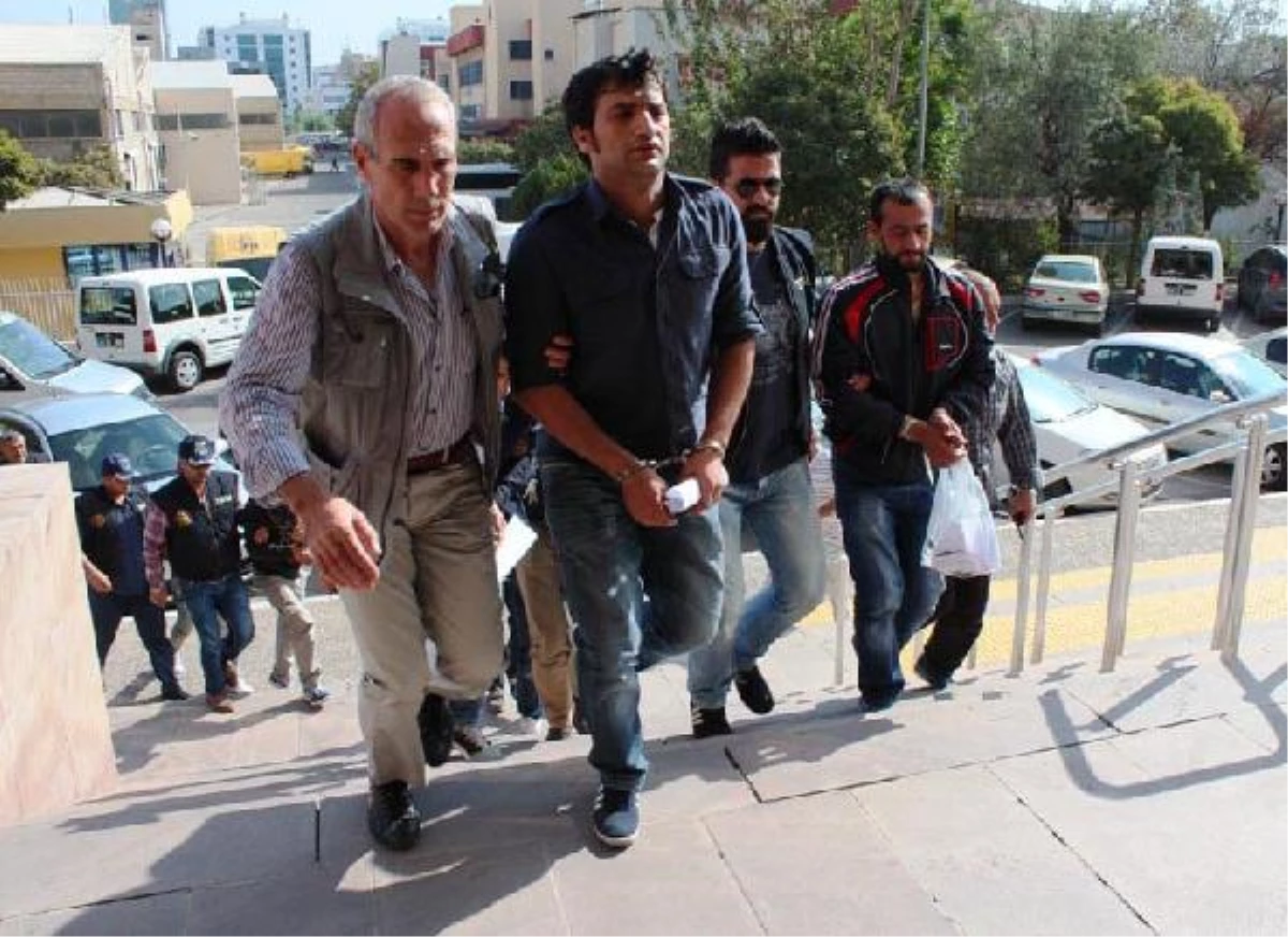 İzmir\'de Gözaltına Alınanlardan 16\'sı Adliyede