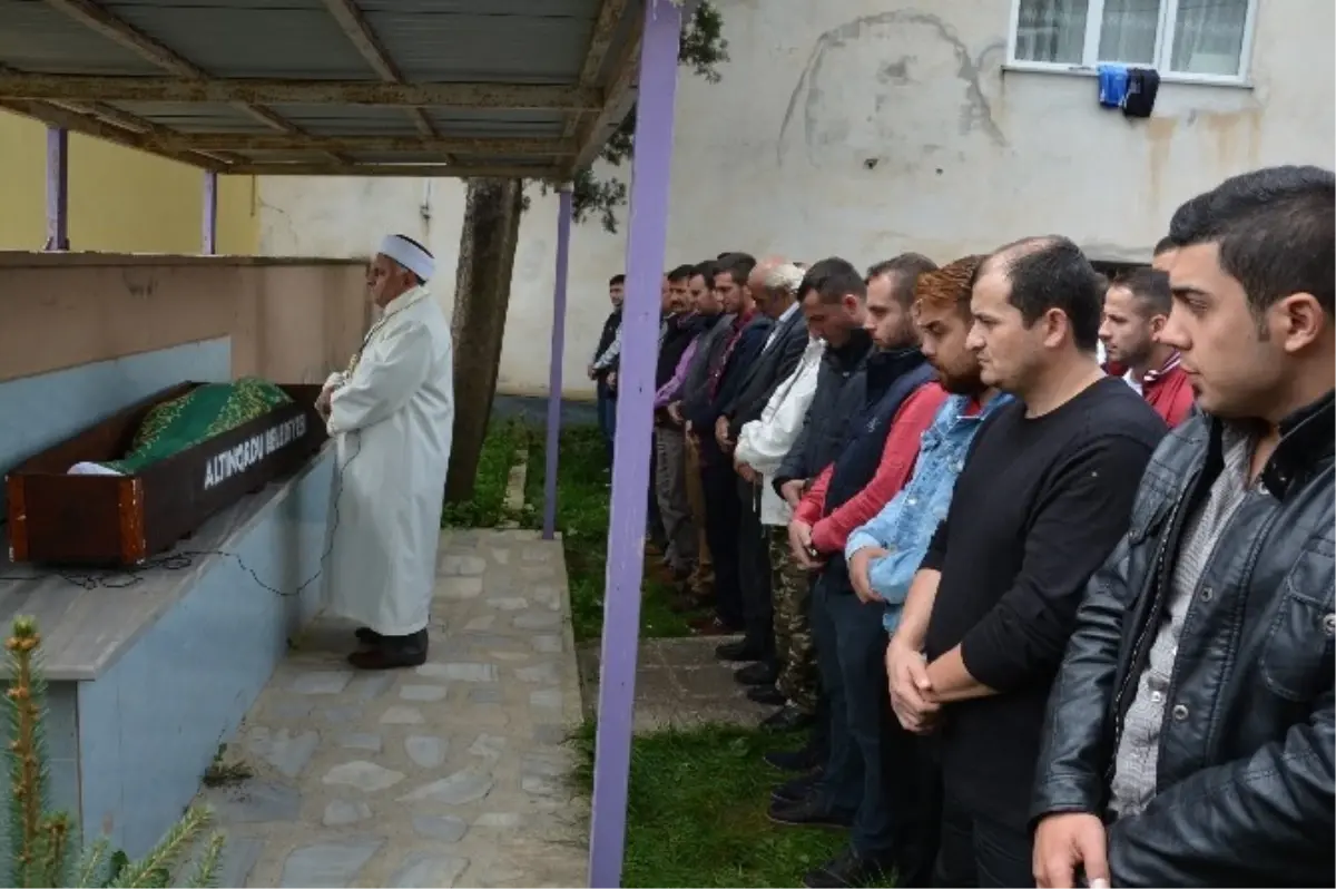 Kalbine Yenik Düşen Arıcı Toprağa Verildi