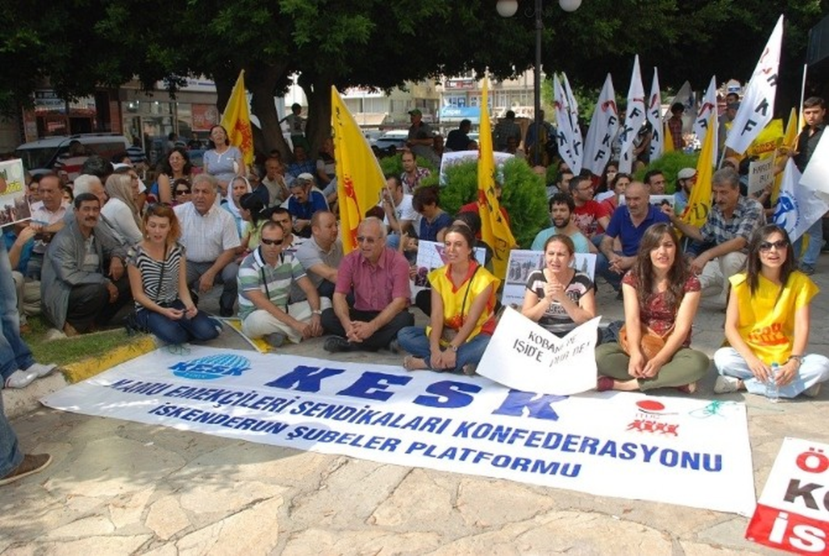 KESK, İskenderun\'da Oturma ve Islık Çalma Eylemi Yaptı