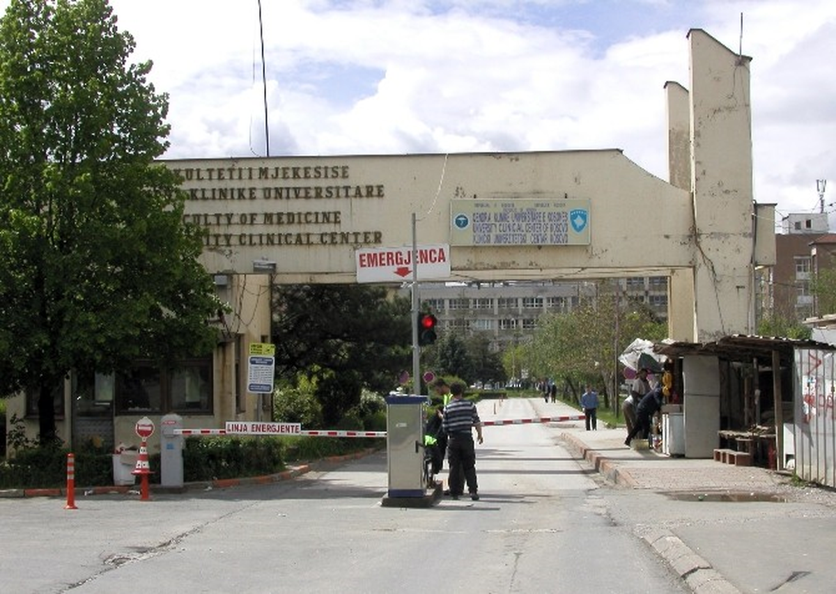 Kosova\'da 9 Sağlık Yetkilisi ve Doktor Yolsuzluk Gerekçesiyle Tutuklandı