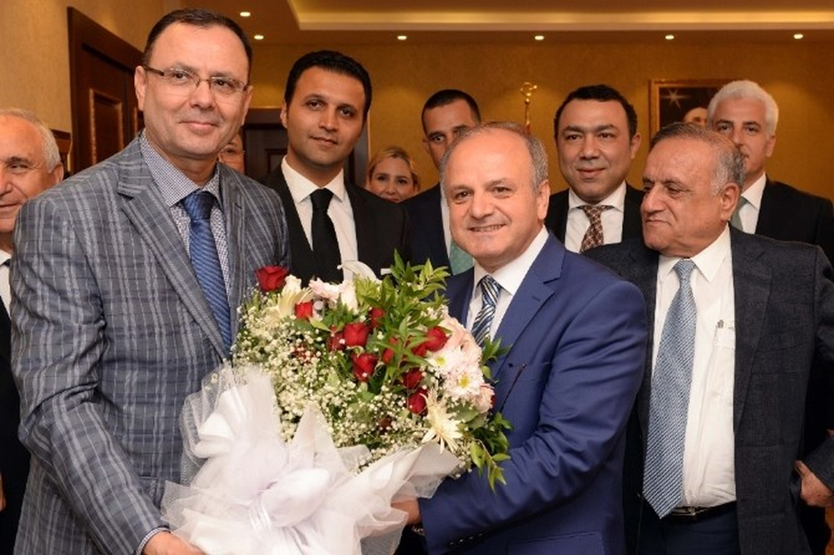 Mersin Valisi Çakacak\'a Ziyaretçi Akını Sürüyor