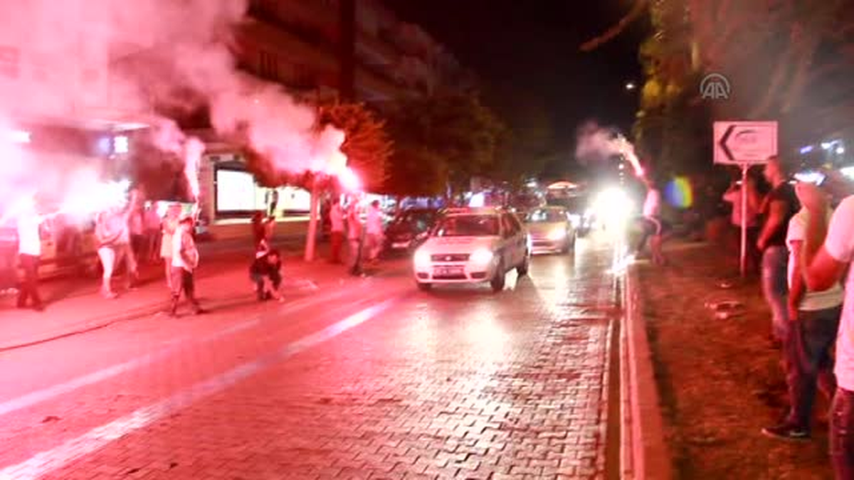 Şampiyon Motorcu Toprak Razgatlıoğlu'na Coşkulu Karşılama