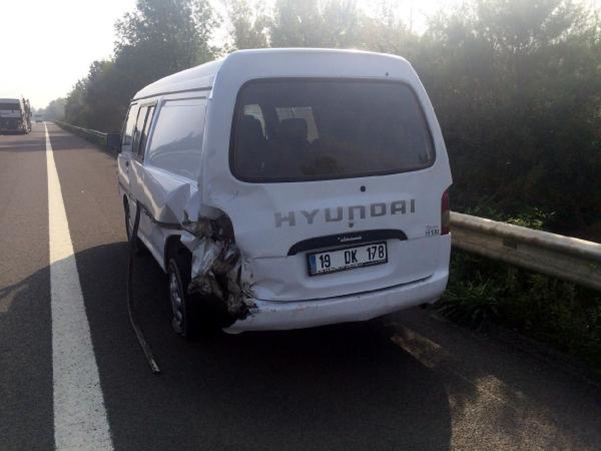 Motosiklet Minibüse Çarptı: 1 Ölü