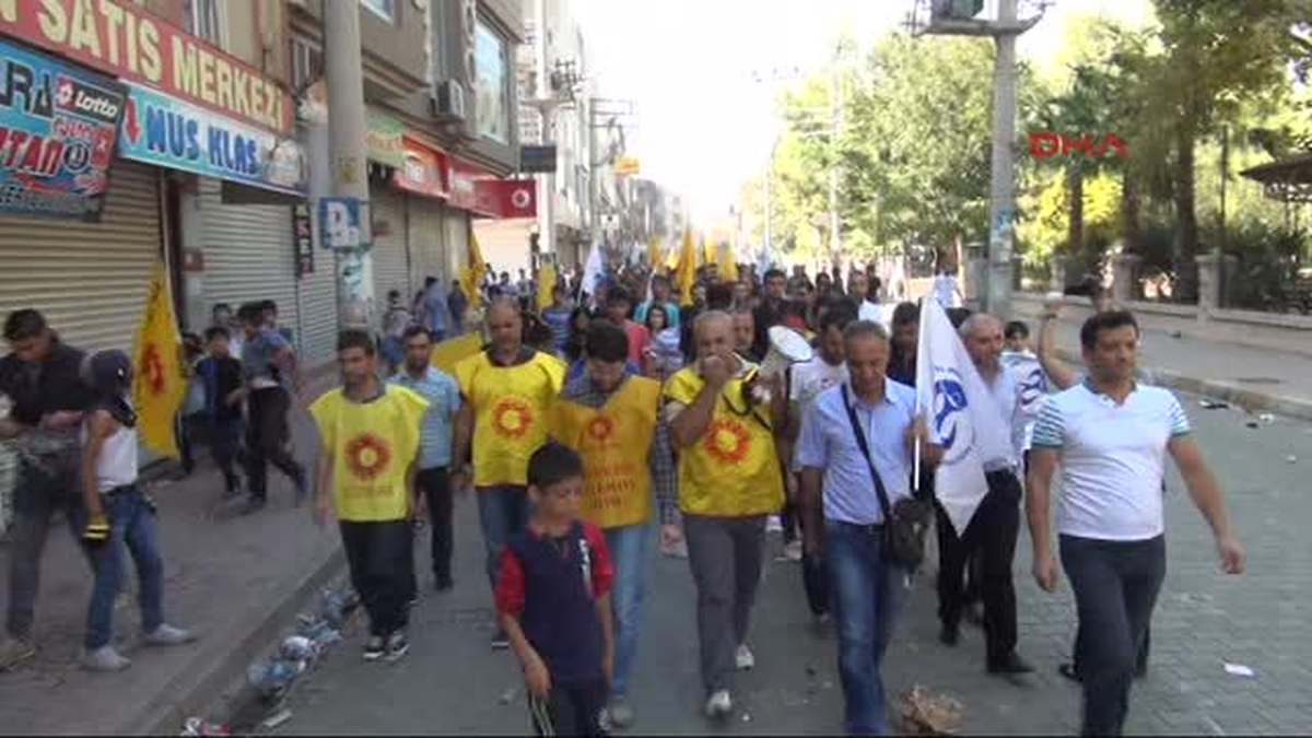 Nusaybin\'de Sınıra Yürüyen Protestocular Havaya Ateş Açılarak Dağıtıldı