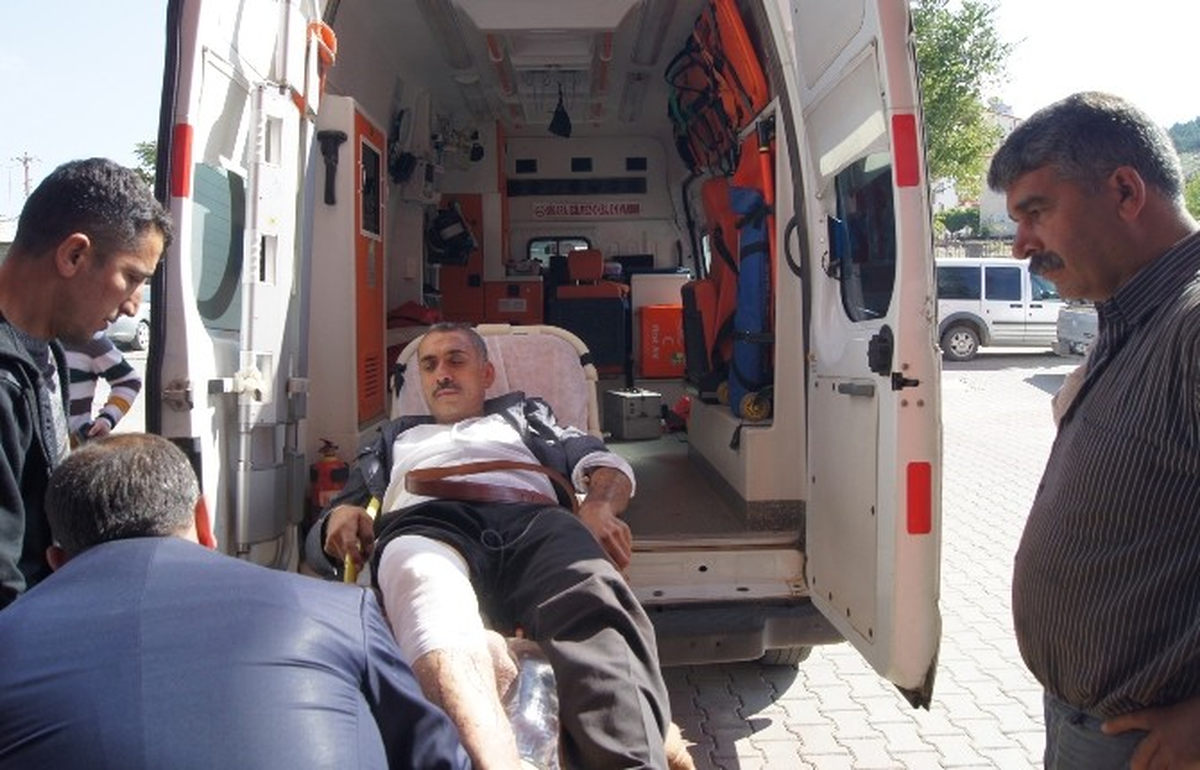 Pkk, Karakola Malzeme Taşıyan Kamyonu Yakıp Sürücüsünü Yaraladı