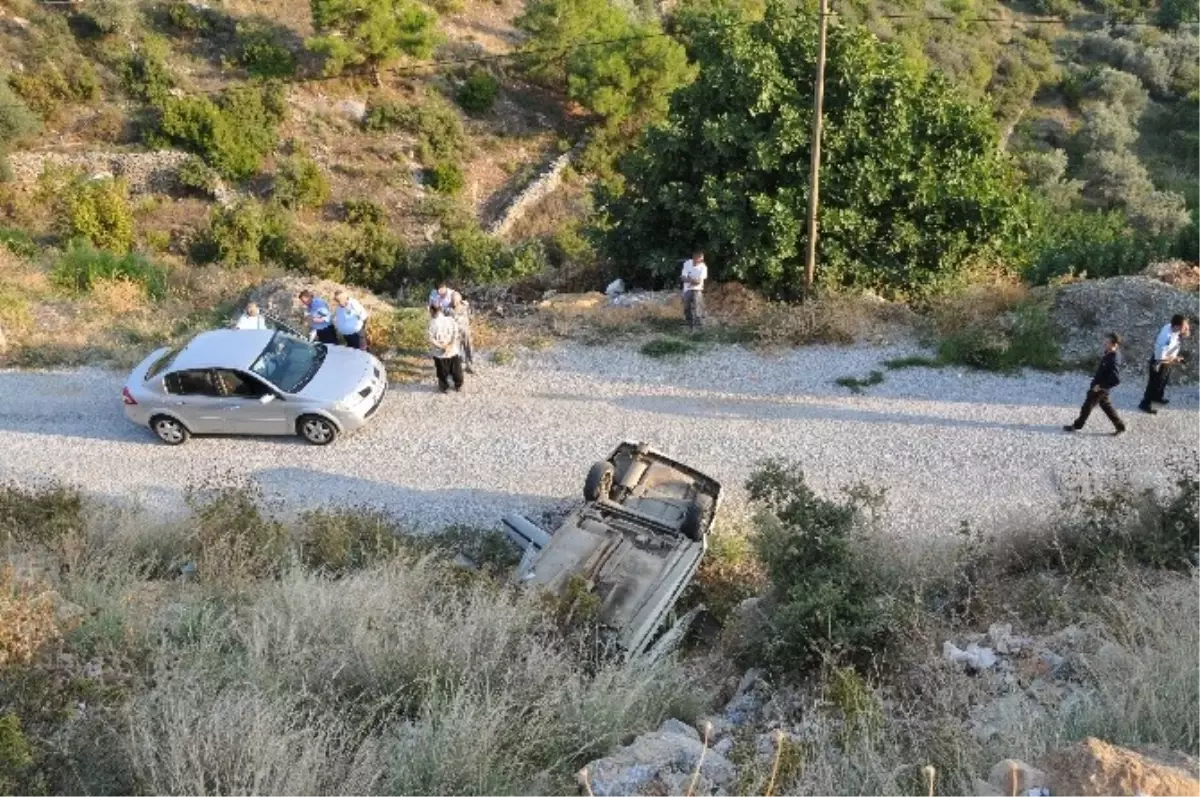 Şarampole Yuvarlanan Otomobilden Sağ Çıktı