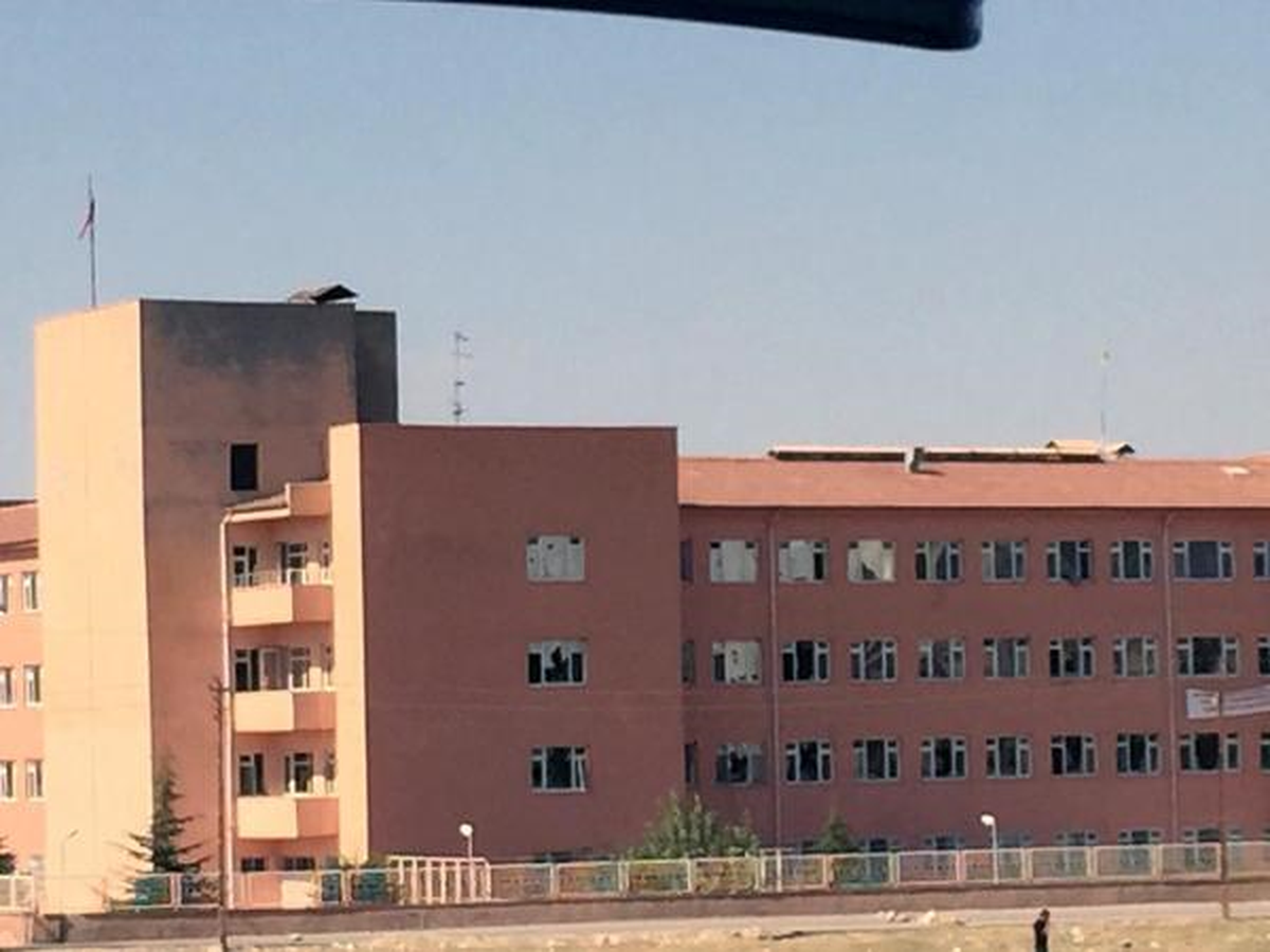 Siirt\'te, Silah Seslerinden Etkilenen Kadın Öğretmen İntihar Etti