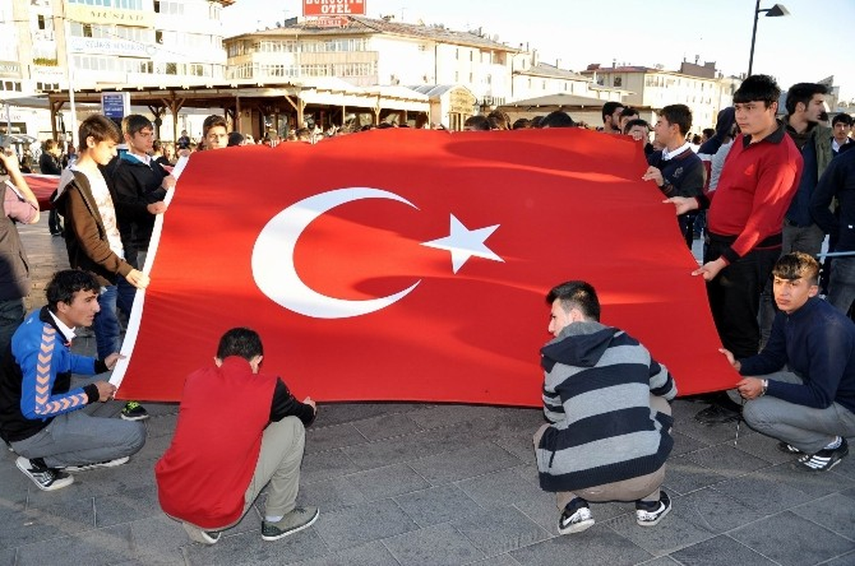 Sivas\'ta \'Bayrağa Saygı\' Yürüyüşü