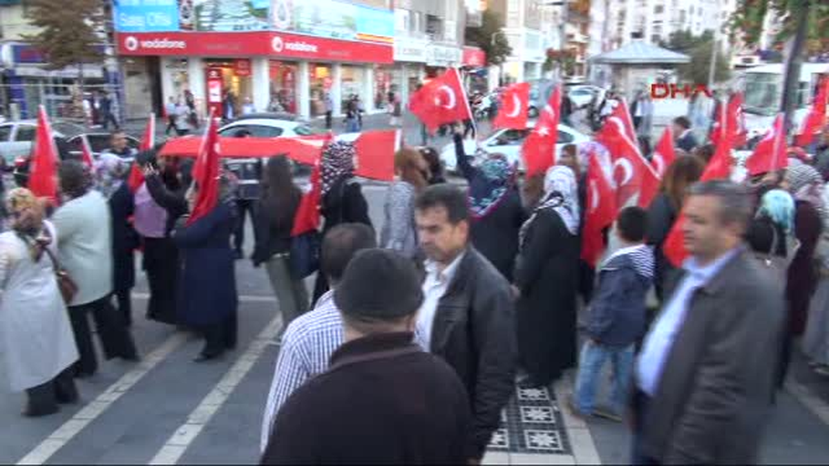 Sivas\'ta \'Bayrağa Saygı\' Yürüyüşü