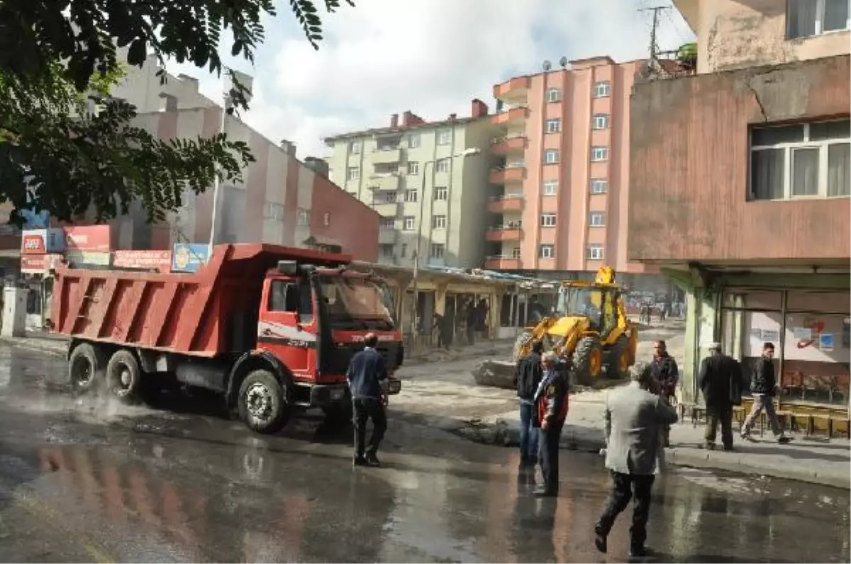 Tatvan\'da Eylemlerin Ardınan Temizlik Çalışması