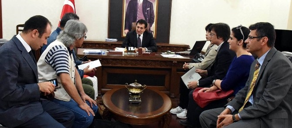 Vali Küçük Japon Gazetecilere Şanlıurfa\'yı Anlattı