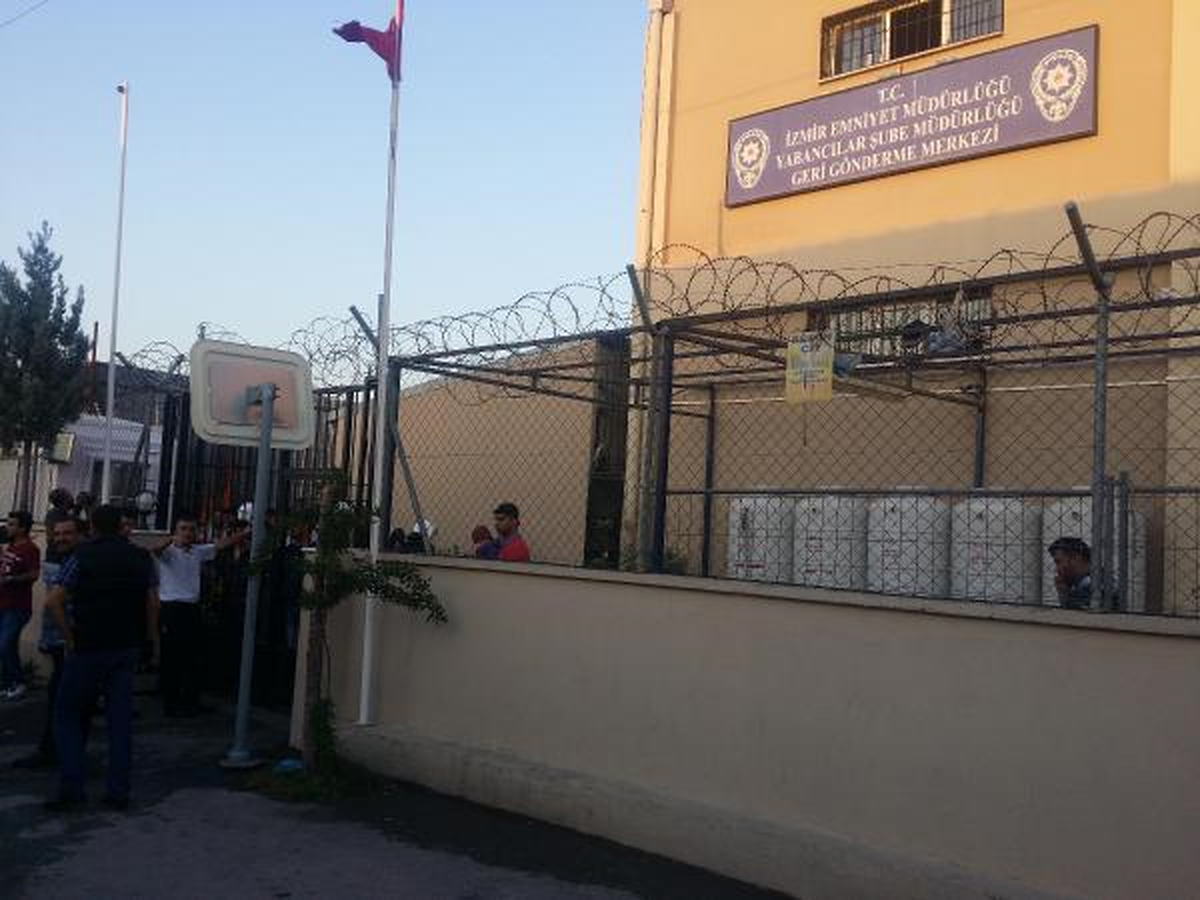 Yeniden) Geri Gönderme Merkezinde Mülteciler Yangın Çıkardı: 6 Yaralı