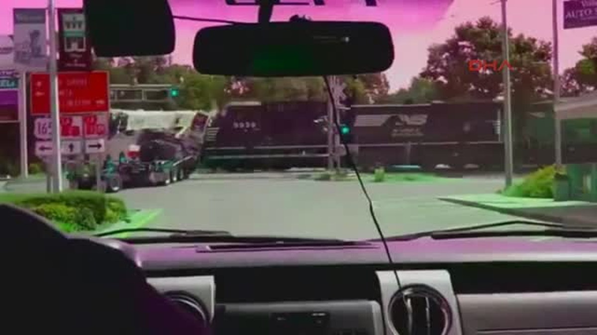 Yük Treni Tır?a Son Hızla Böyle Çarptı