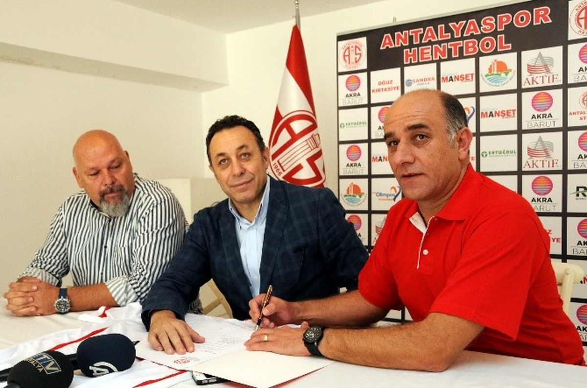 Adnan Öztürk Antalyaspor\'da
