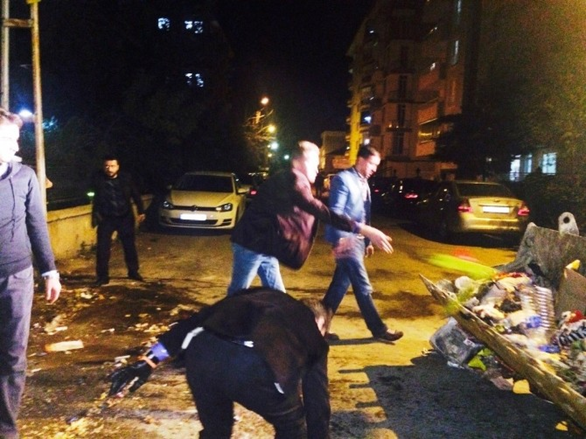 AK Parti Van Gençlik Kolları Çöp Toplama Mesaisinde