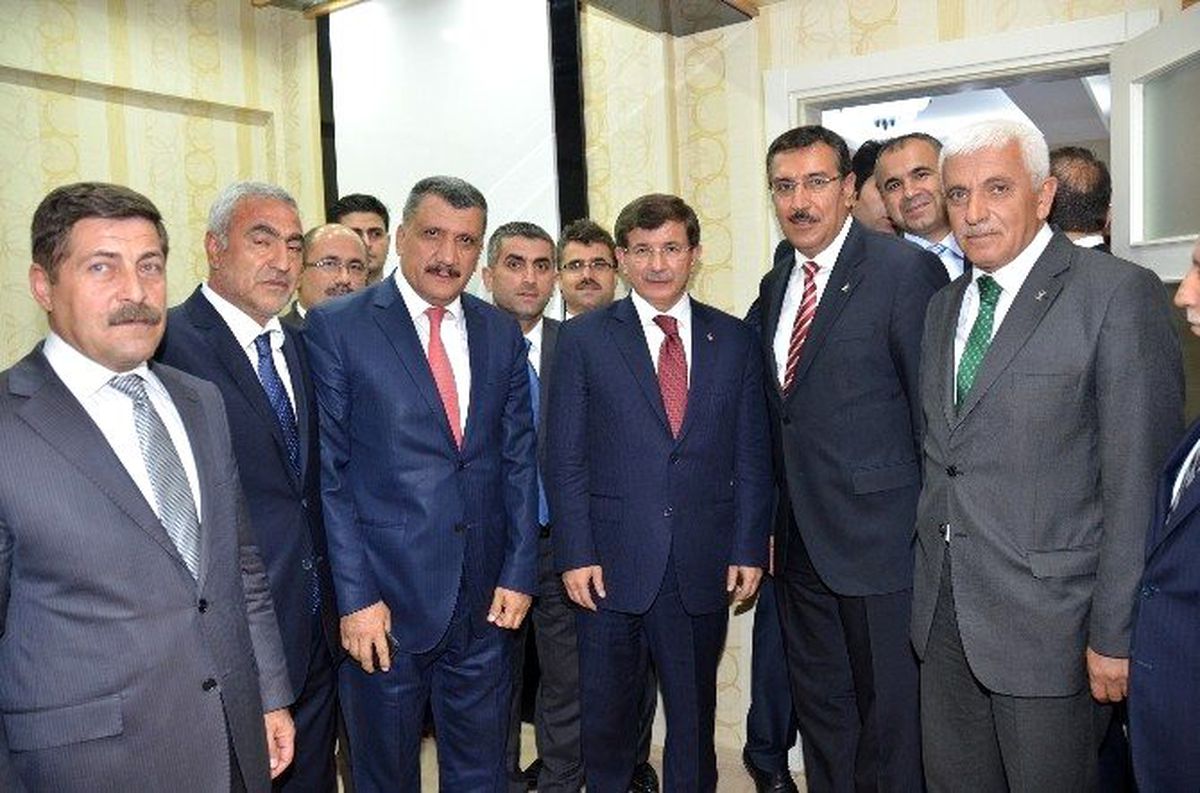 Başbakan Davutoğlu, AK Parti İl Binasının Açılışını Yaptı