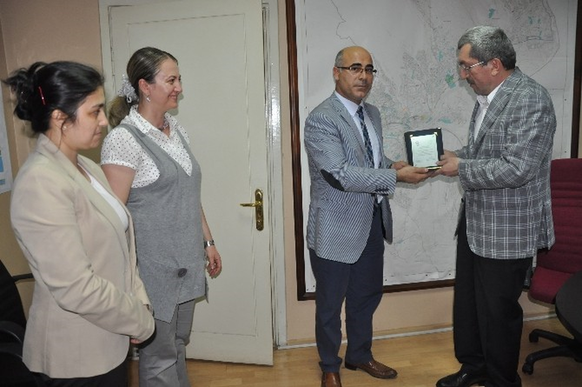 Başkan Vergili\'ye Plaket