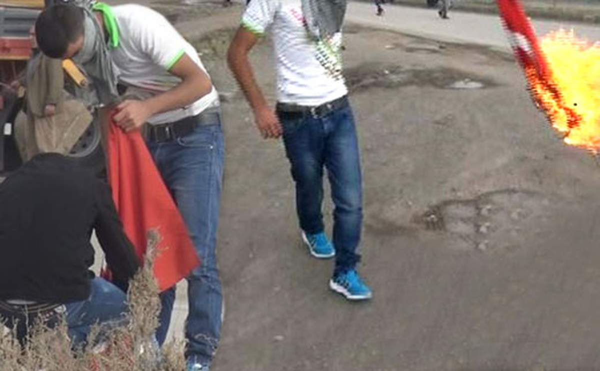 Bayrağı Yakan Hain Tutuklandı