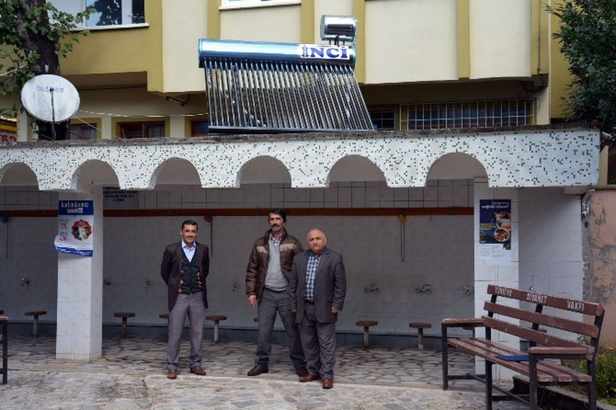 Cami Cemaati Sıcak Suya Kavuştu