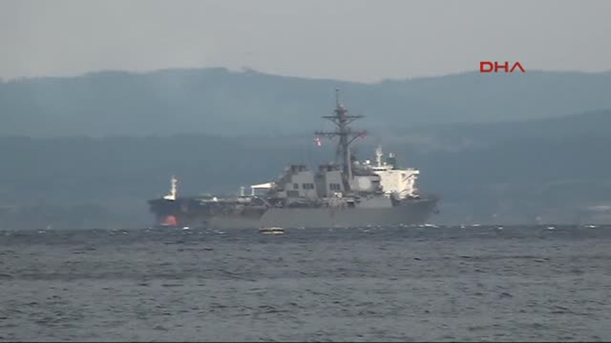 Çanakkale ABD Savaş Gemisi \'Uss Cole\' Çanakkale\'den Geçti