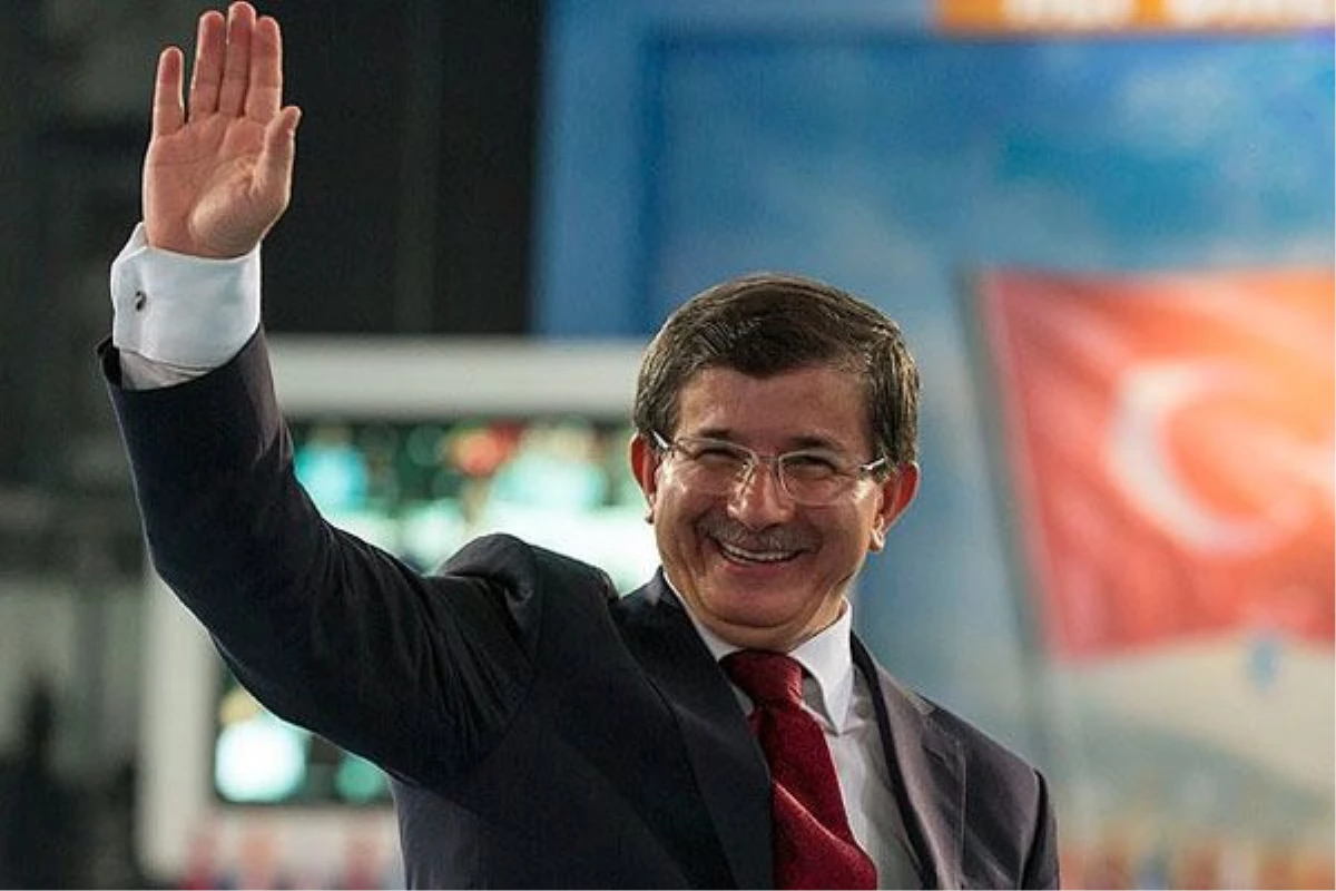 Davutoğlu: "Türkiye\'nin Geleceği Parlaktır"