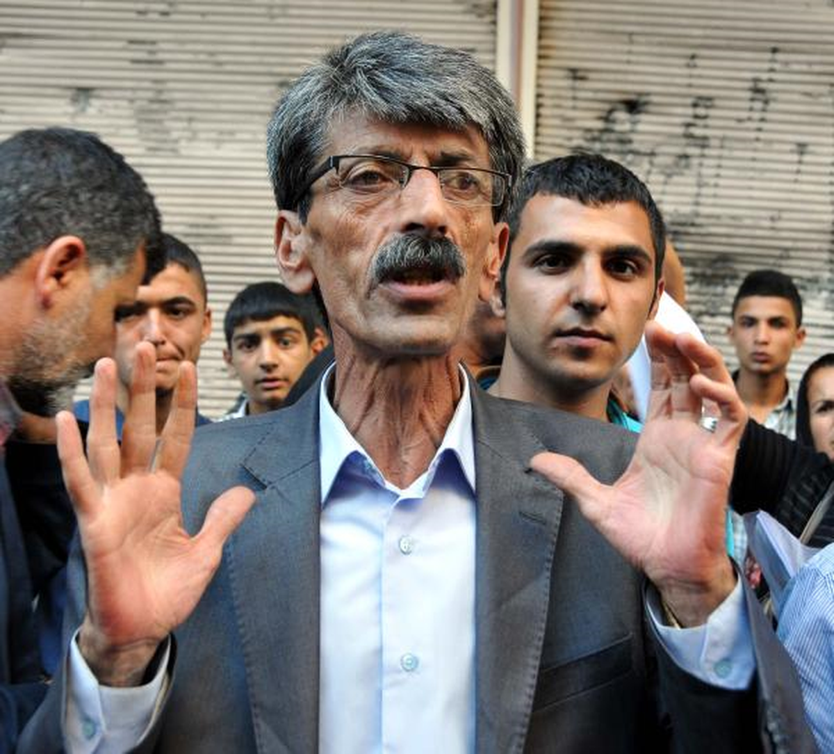 DBP\'liler Parti Binasının Yakılmasını Protesto Etti