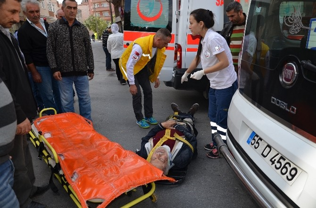 Dolmuş ile Motosiklet Çarpıştı: 1 Yaralı