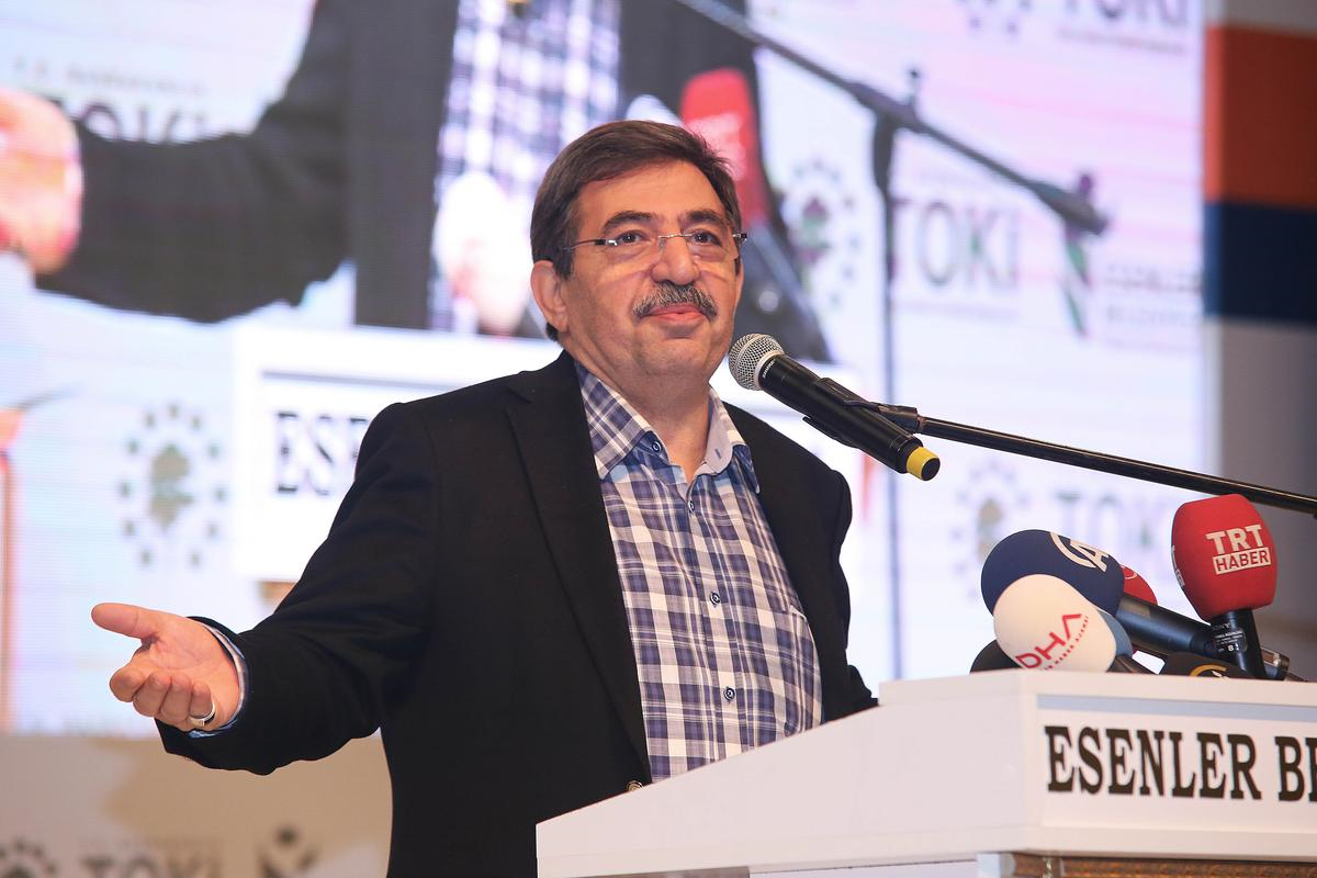 Esenler\'de Kentsel Dönüşüm Konutlarının Teslim Töreni