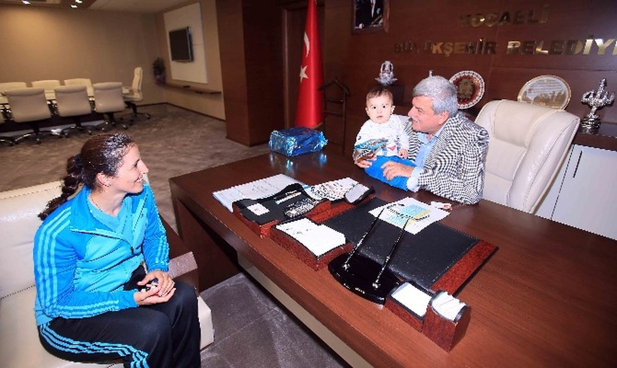 Eski Milli Boksörden Başkan Karaosmanoğlu\'na Ziyaret