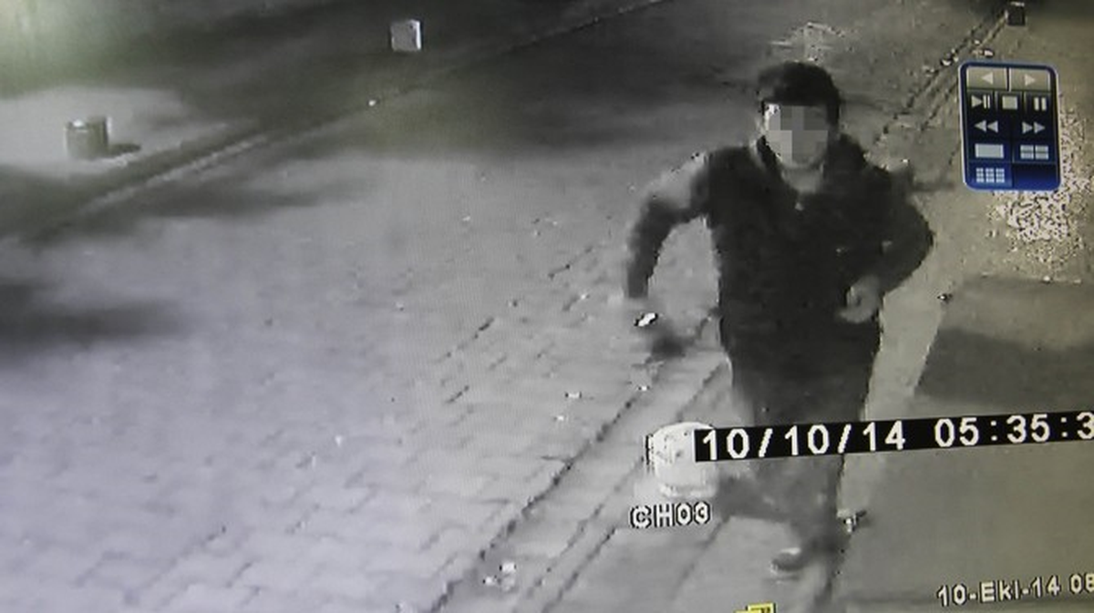 Hırsız Çaldığı Kameraya Yakalandı
