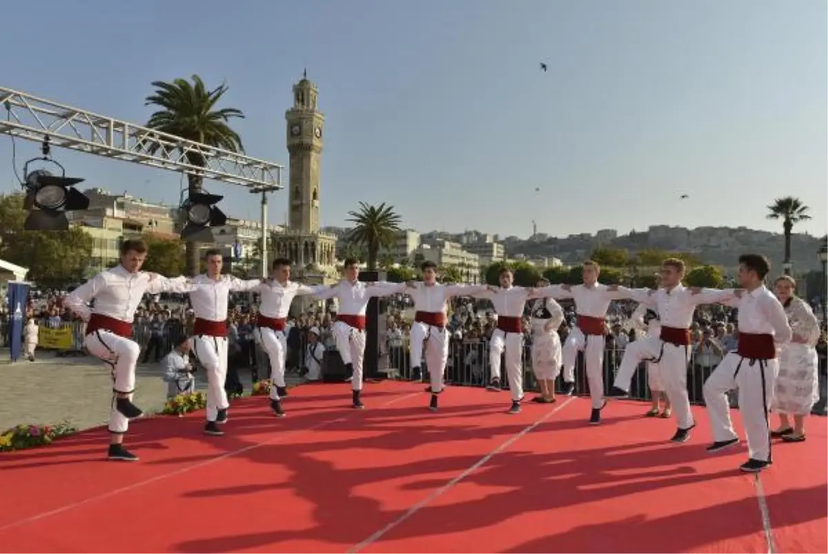 İlki Atatürk\'ün Talimatıyla Düzenlenen Balkan Festivali, Başladı