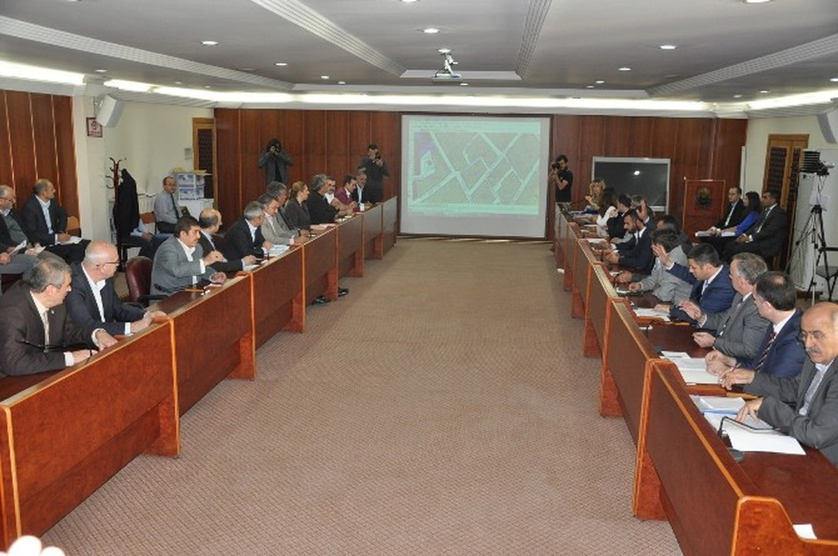 İnegöl Belediye Meclisi Kaldırım İşgallerini Görüştü