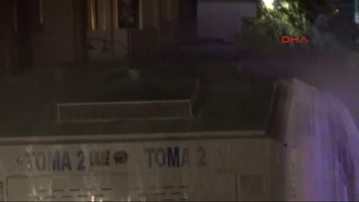 Manisa\'da IŞİD Protestolarında Polise Taş ve Molotof Atıldı