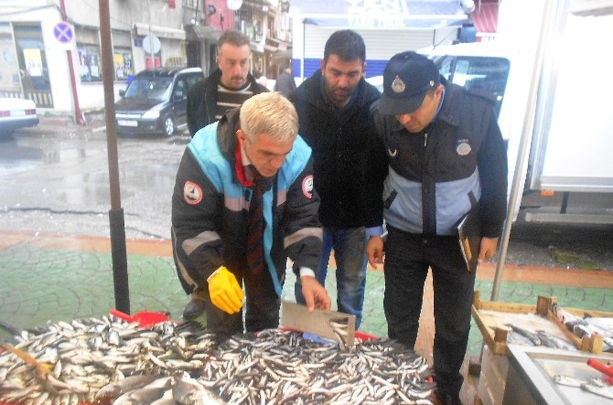 İzmit Zabıtası\'ndan Balıkçılara Teşekkür