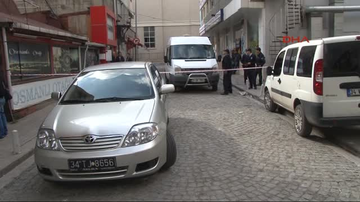 Kafede Av Tüfeğiyle Arkadaşını Vurdu