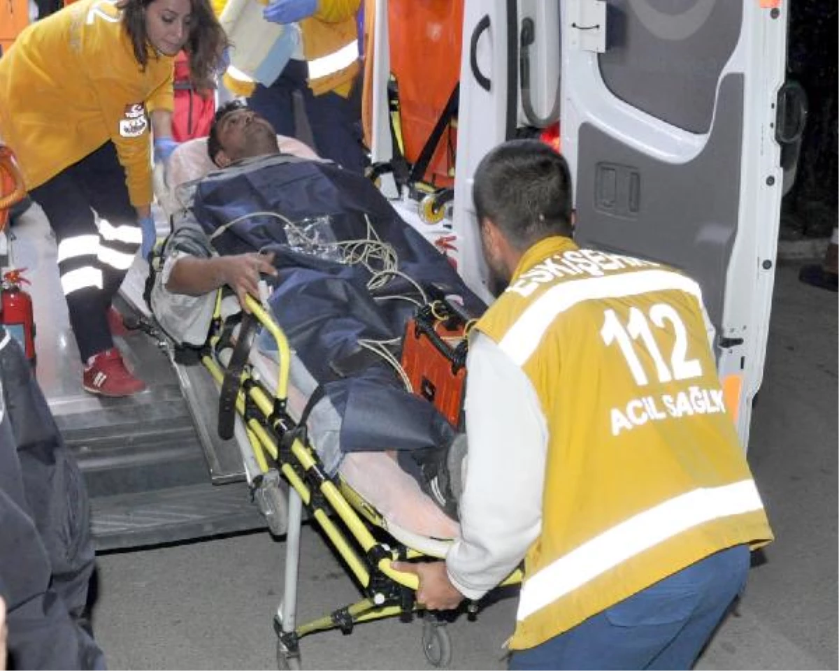 Eskişehir\'de Kahveye Silahlı Saldırı: Biri Polis 3 Yaralı