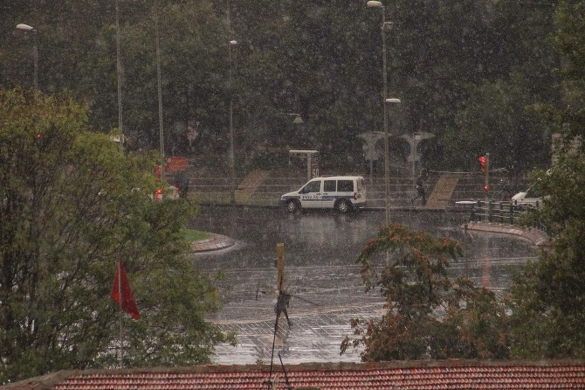 Kayseri\'de Sağanak Yağmur