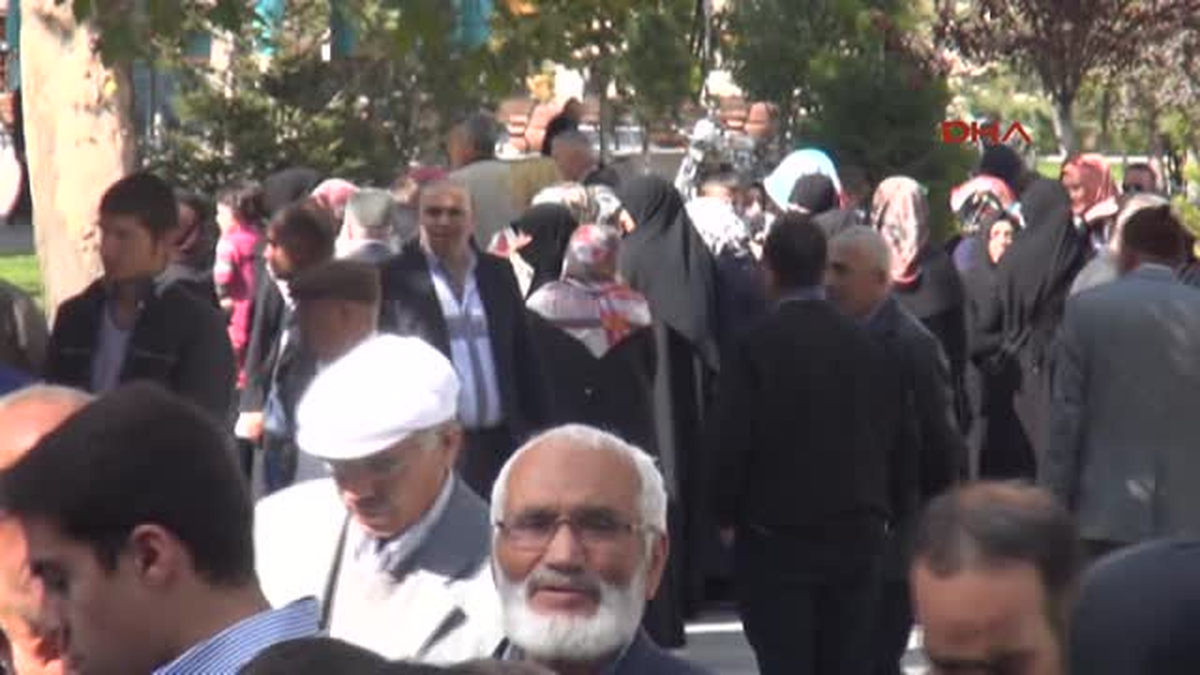Polisler ve Gösterilerde Ölenler İçin Kayseri\'de Gıyabi Cenaze Namazı