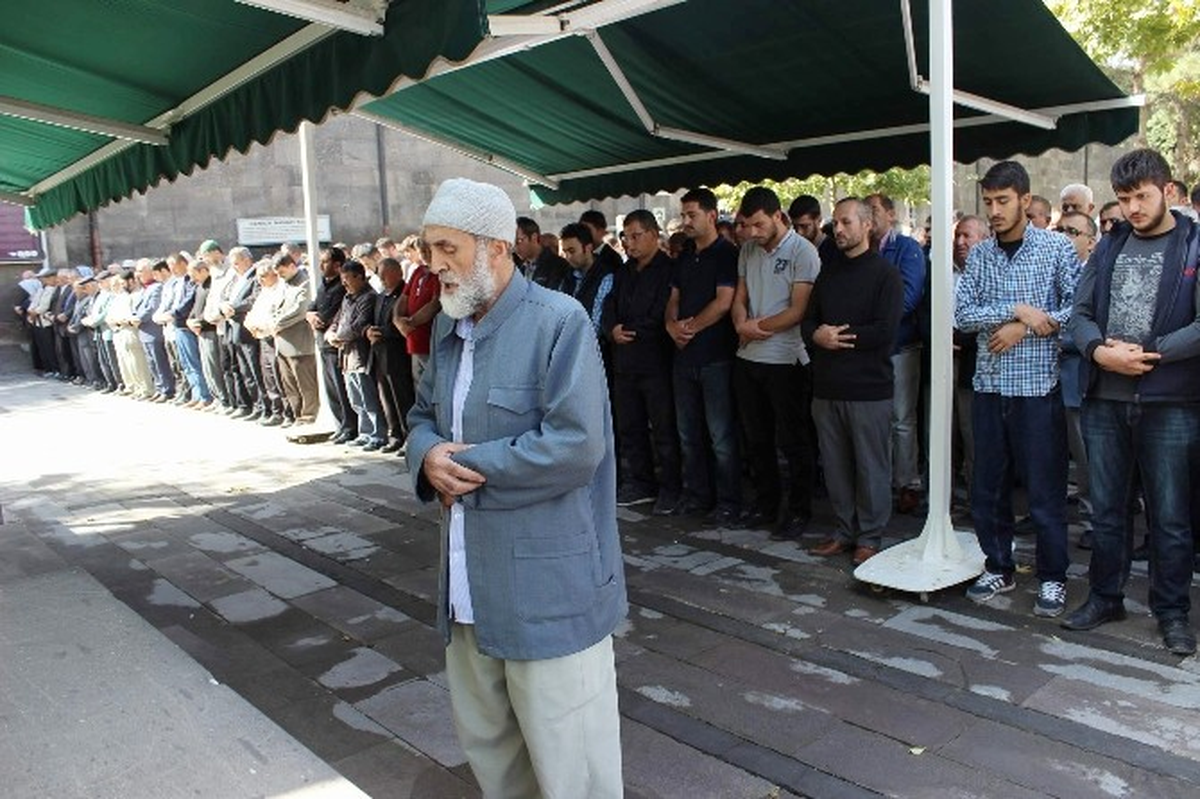 Kobani Eylemlerinde Ölenler İçin Gıyabi Cenaze Namazı Kılındı