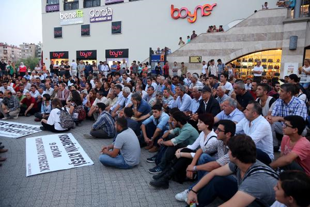 Mersin\'de Kobani\'ye Oturma Eylemiyle Destek