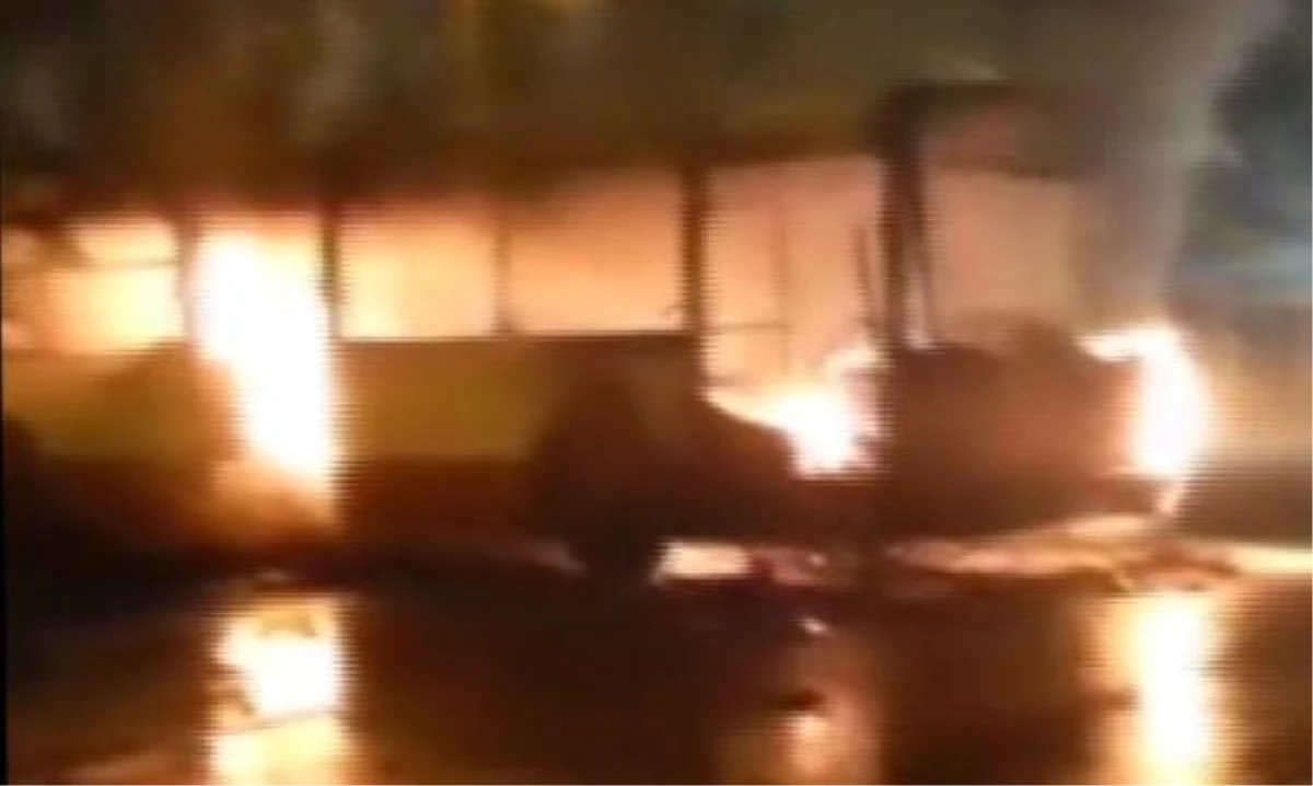 Menemen\'de Kobani Eyleminde Otobüs Yaktılar