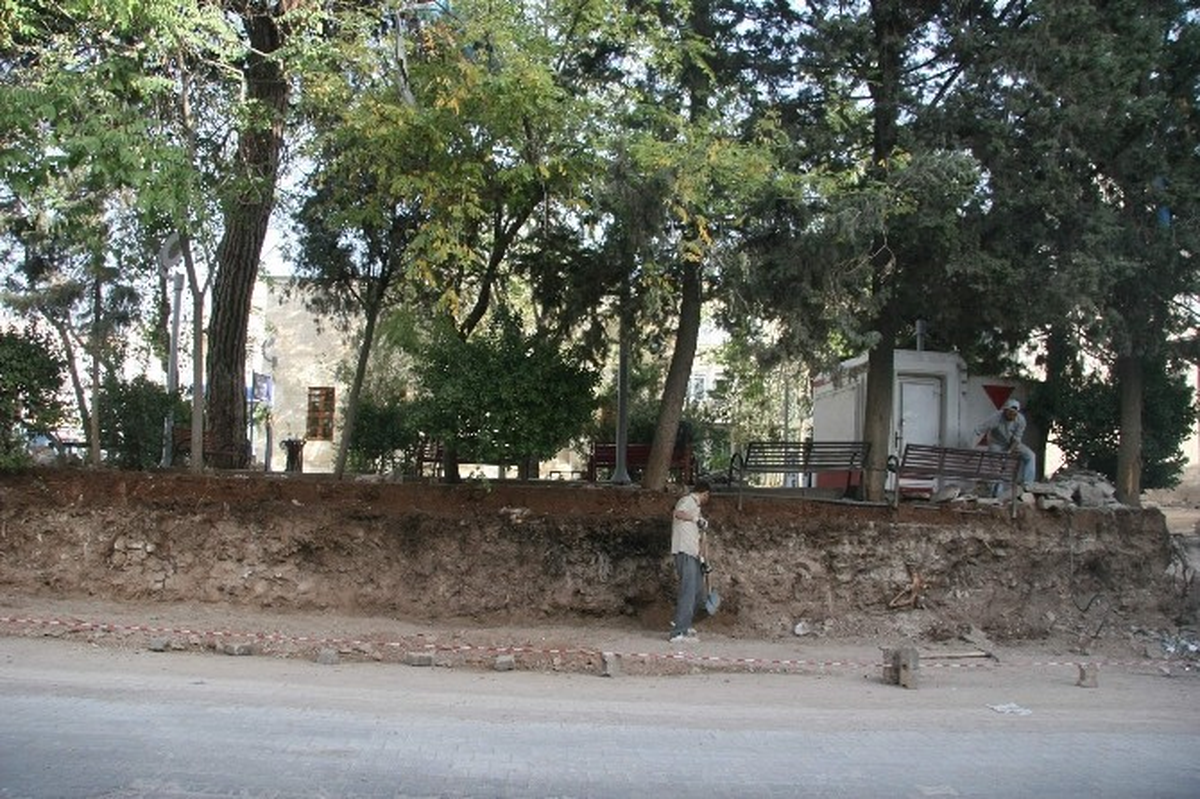 Mevlevihane\'nin Yanındaki Parkta Düzenleme Çalışmaları