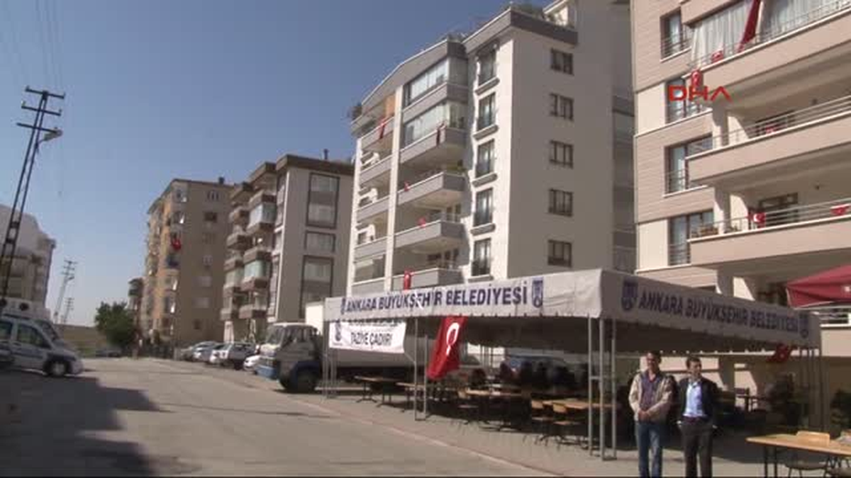 Şehit Olan Emniyet Müdür Yardımcısı Atıf Şahin\'in Baba Ocağına Ateş Düştü
