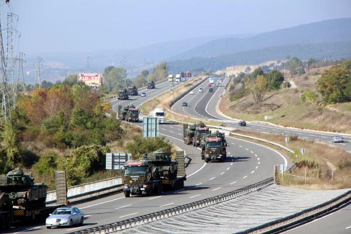 Sınıra Tır\'larla Tank Sevkiyatı