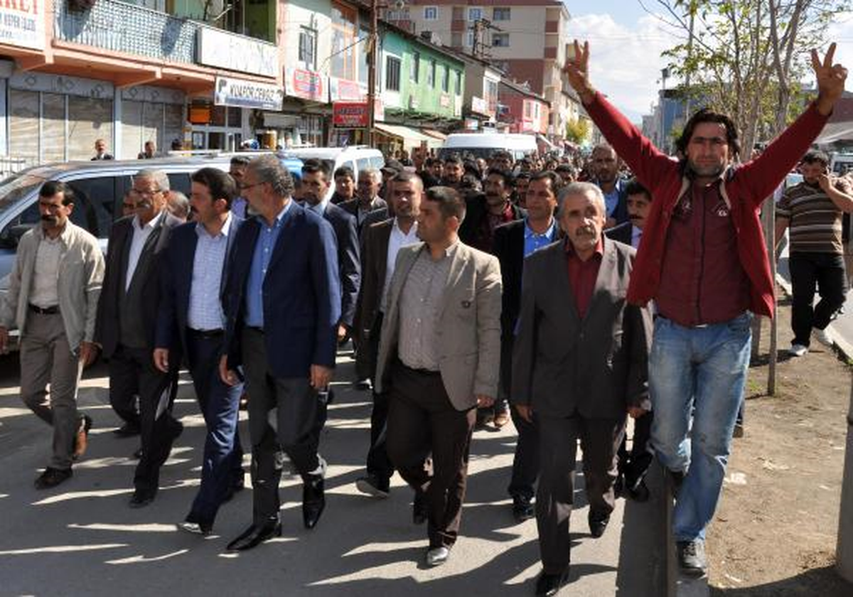 Sırrı Sakık: Bayrağa, Büstlere, Esnafa Saldırıyı Asla Kürt Halkı Tasvip Etmedi
