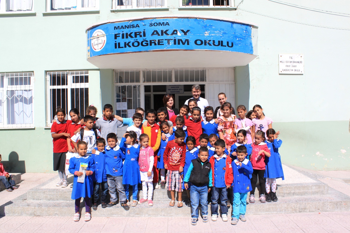Tepe Nautılus Kırtasiye Malzemelerini Soma\'ya Ulaştırdı